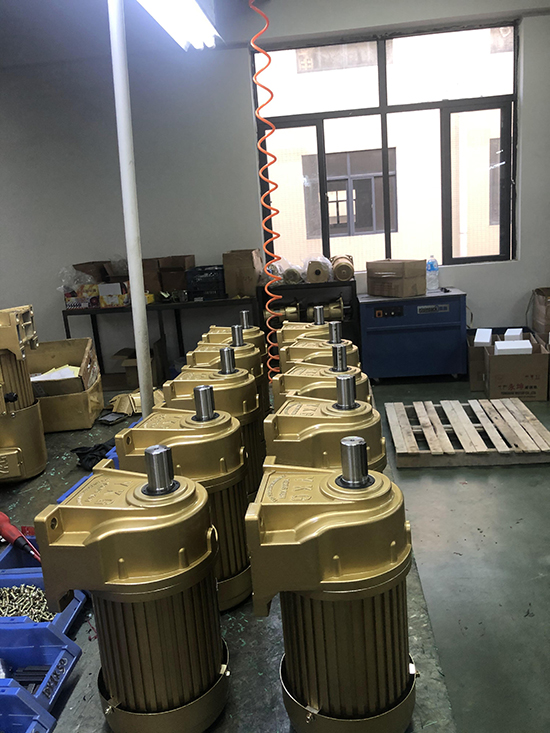 三相異步電動機互鎖正反轉(zhuǎn)